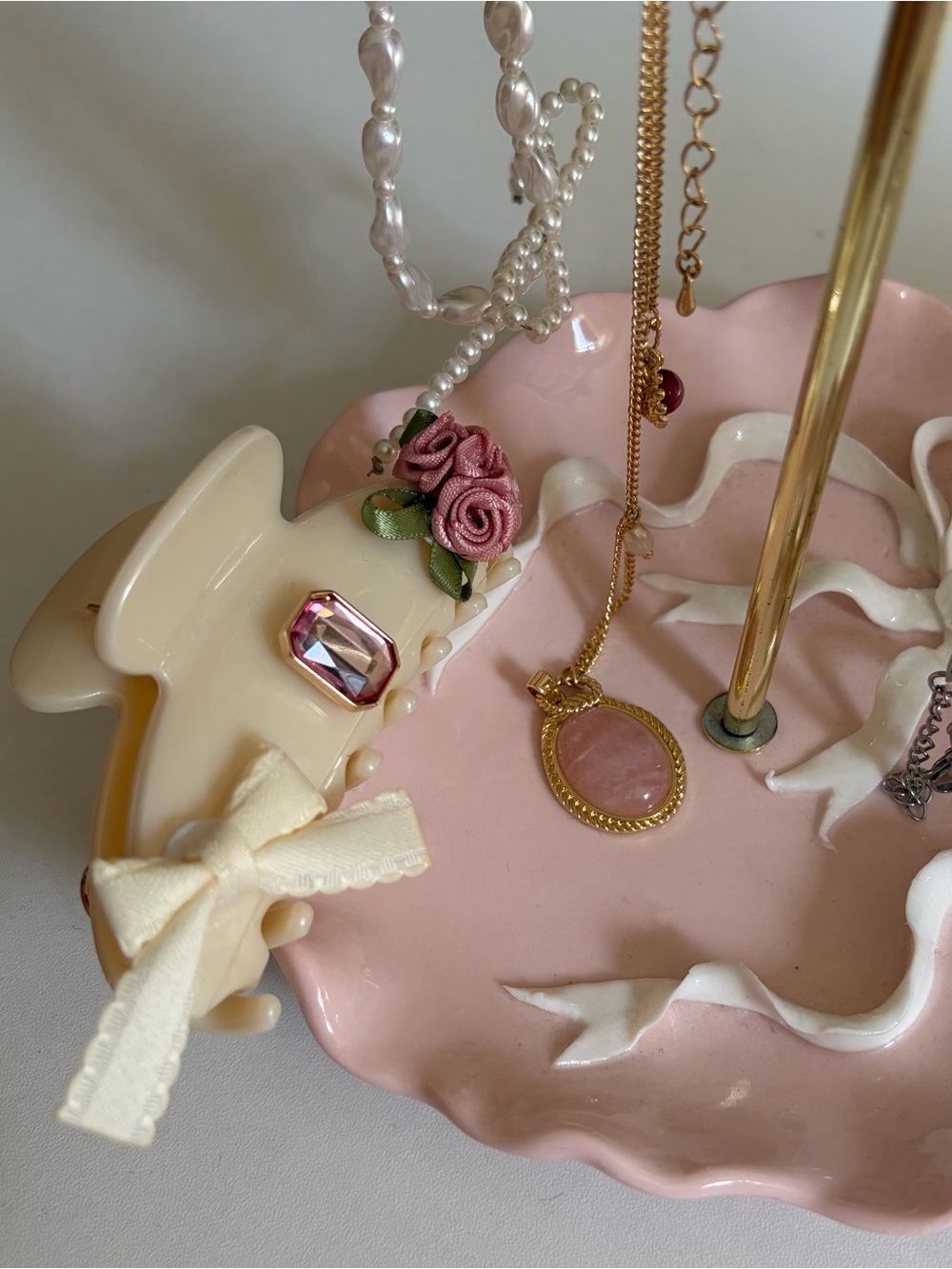 Kitsch Vintage Coquette Charm Claw Clip